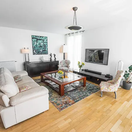 Daire Spacious Duplex In The Heart Of *
