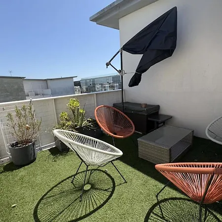 Spacious Duplex In The Heart Of